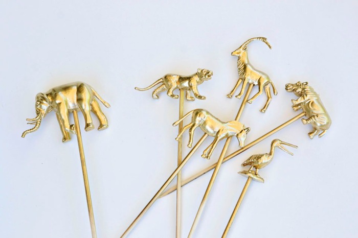 gold animal cake toppers - a golden zoo | via oneyounglove.com